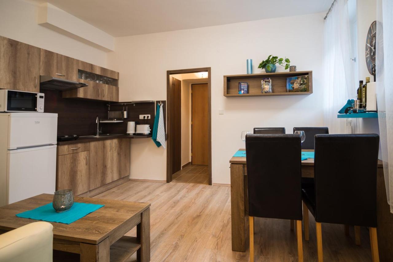 To At Close To Castle With Terrace And Garden Apartamento Praga