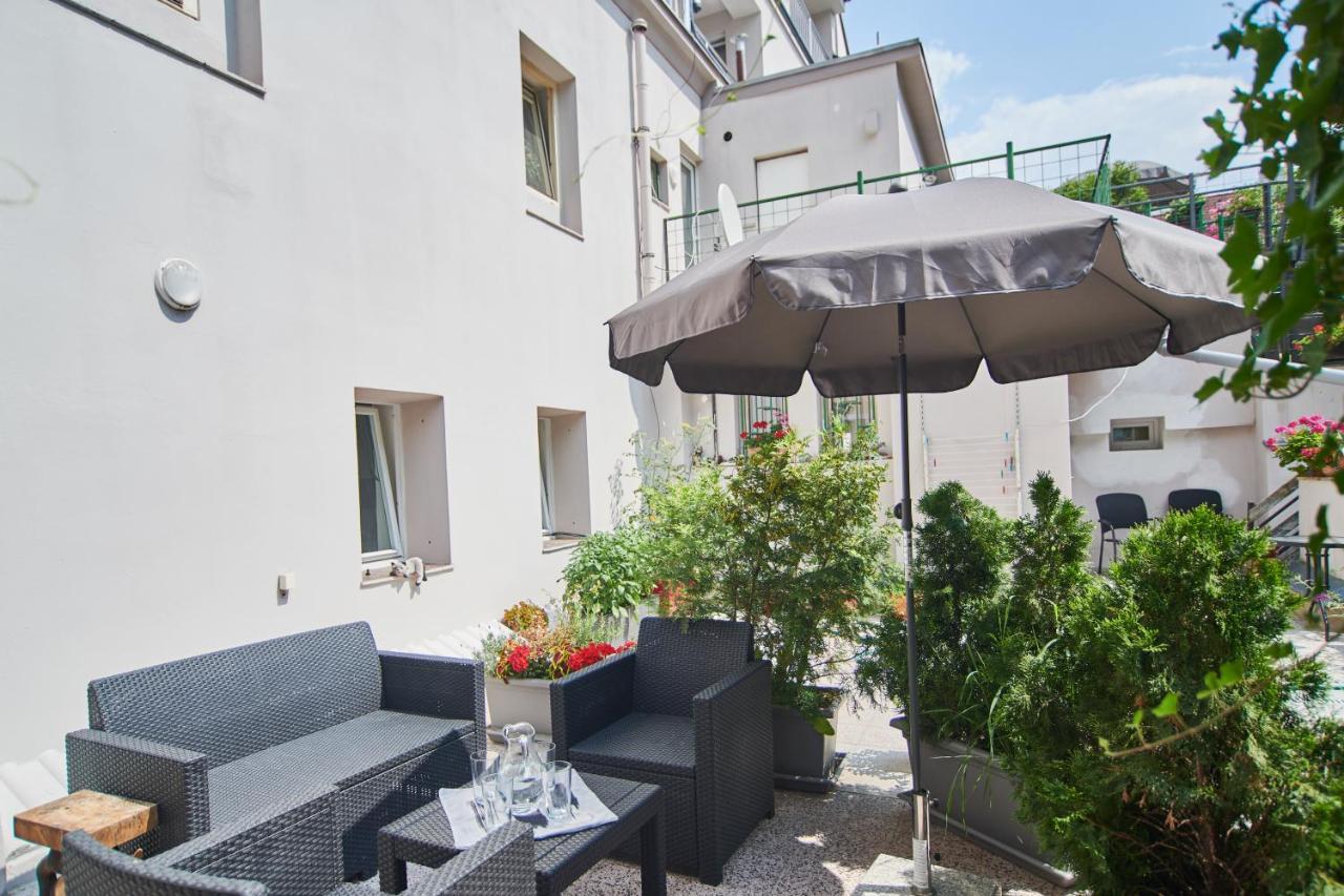 To At Close To Castle With Terrace And Garden Apartamento Praga